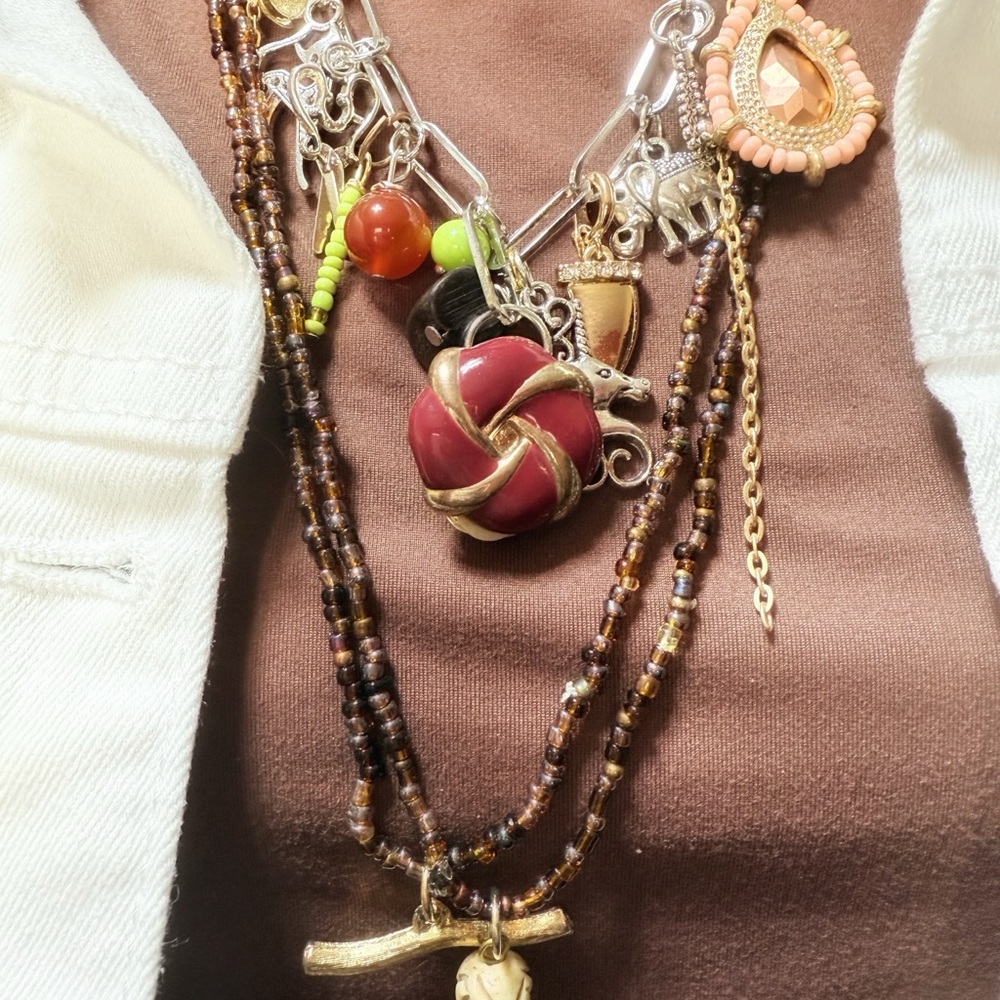 Eclectic charms vintage necklace - Picture 2 of 7
